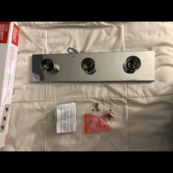 3-Light Vanity Bar - Picture 2 of 3